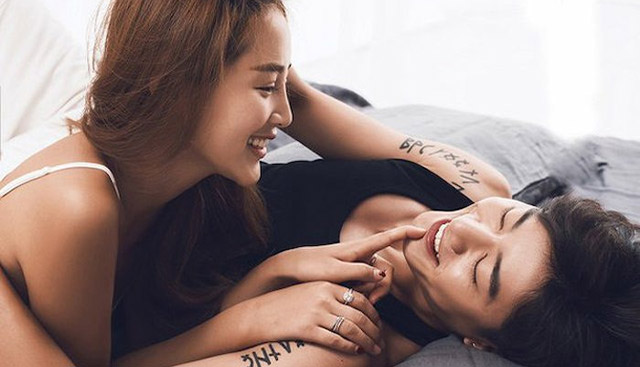 Anh ấy thích người phụ nữ của mình khơi gợi chuyện ấy