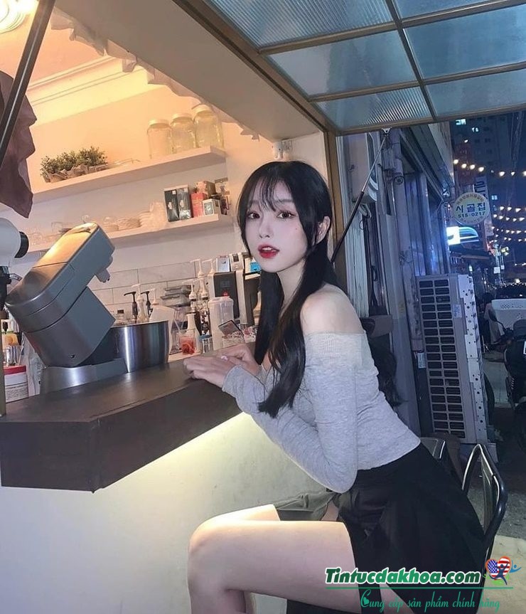 Giữa cuộc đời hàng ngàn cám dỗ, nhưng, em chỉ cần bến đỗ là anh thôi!