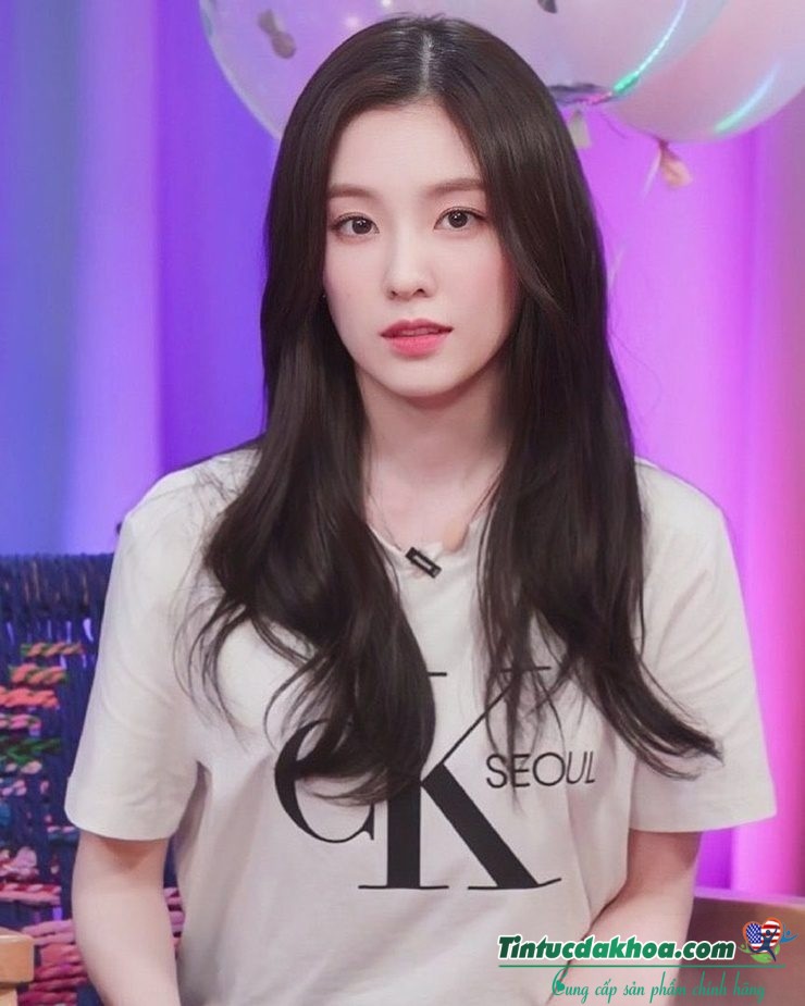 Làn da trắng cùng đôi vai thon thả cũng giúp Irene được mệnh danh là thiên thần của nhóm Red Velvet.