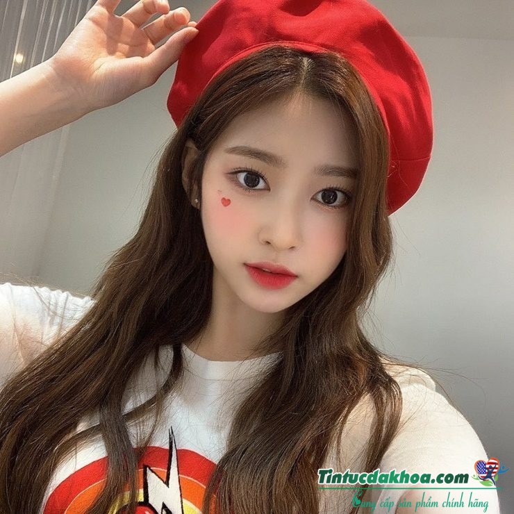 Nữ idol sở hữu khuôn mặt nhỏ, ánh mắt dịu dàng, vẻ ngây thơ mong manh như “tình đầu”.