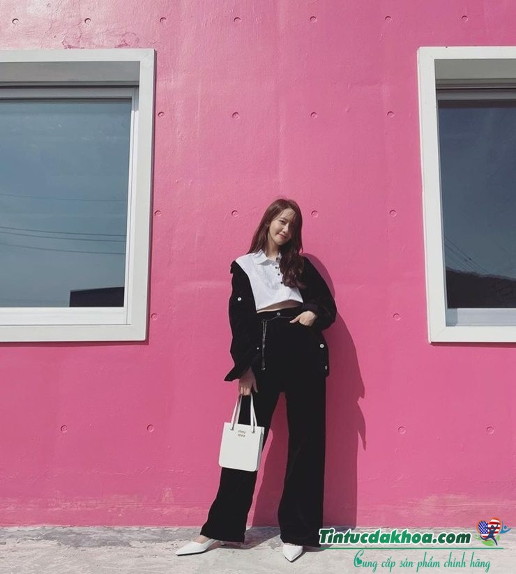Anh thích con gái quyến rũ hay dễ thương. Hỏi vậy thôi chứ em đây có đủ.