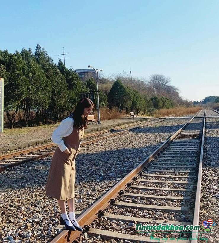 Tính em vốn đã thật thà. Gặp anh em chỉ biết nói rằng em đã yêu.