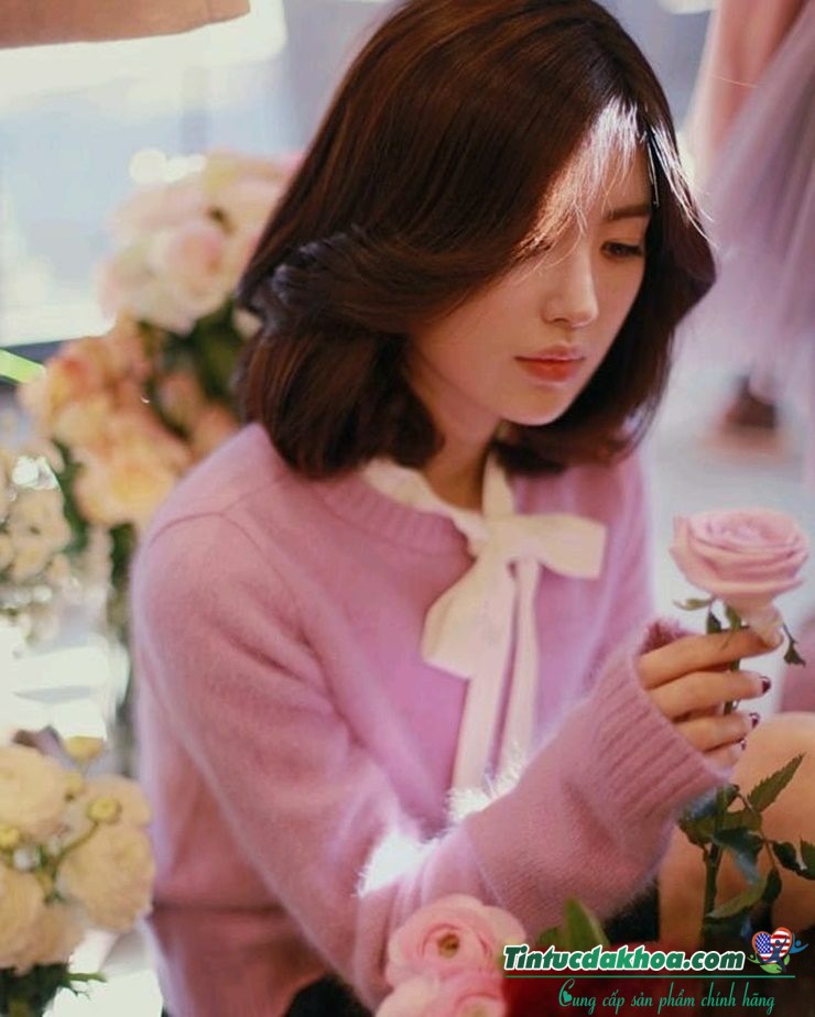 Tất cả các loài hoa đều đẹp theo cách riêng của chúng, và phụ nữ cũng vậy.